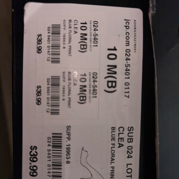 Stunning Claiborne heels - Picture 2 of 2